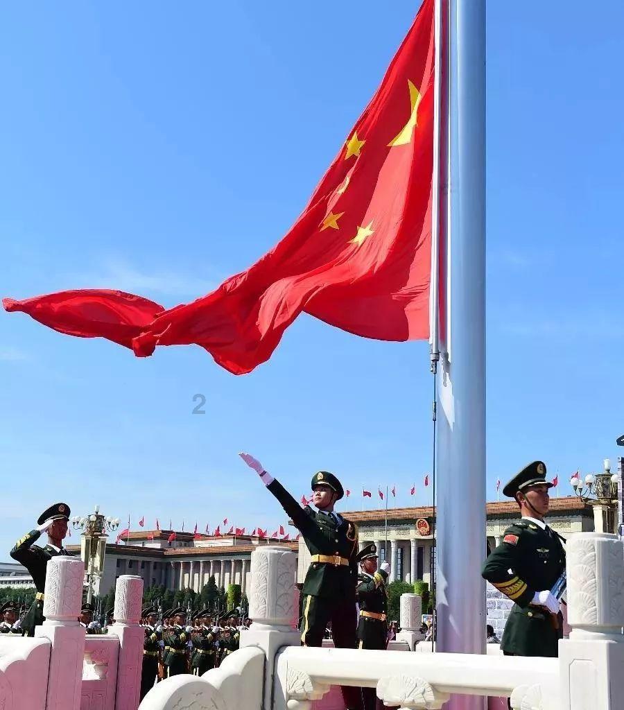 云南昭通发生山体滑坡 他们仍奋战在救援现场不肯放弃